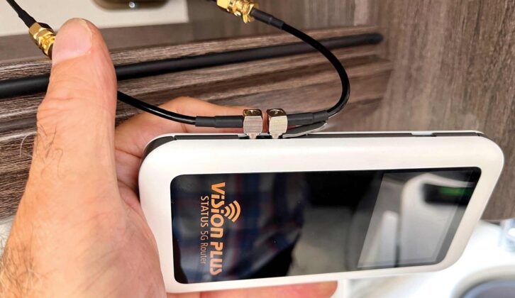 Attaching the jumper leads to the modem