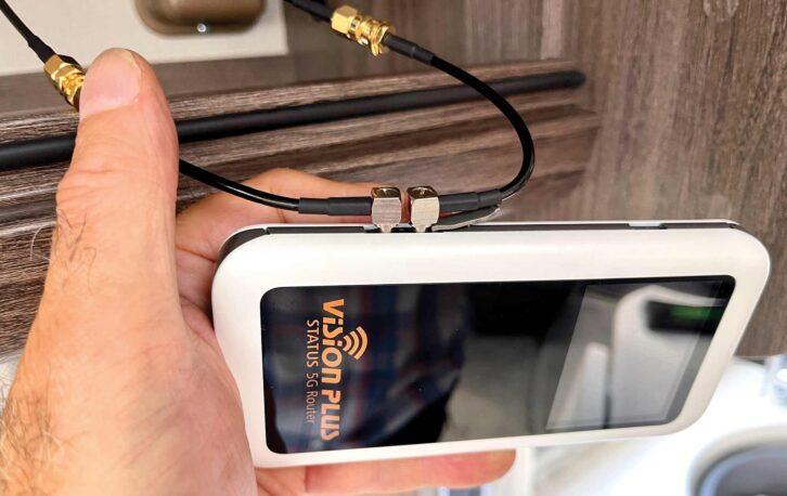 Attaching the jumper leads to the modem