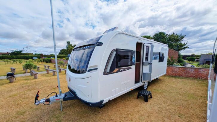 The Coachman VIP 545