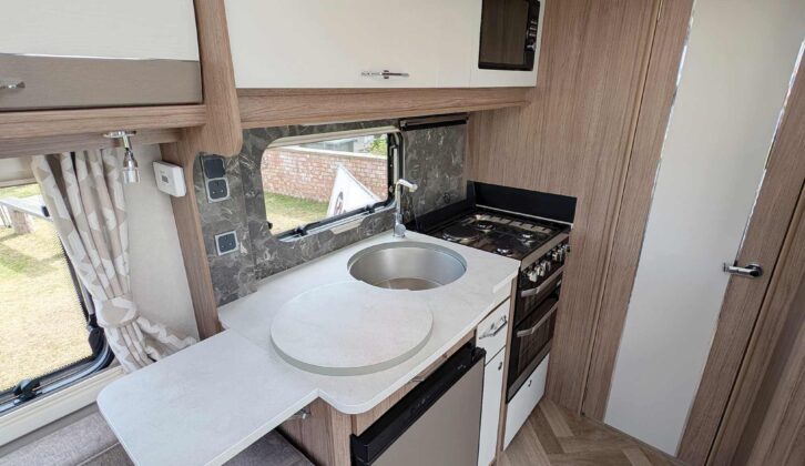 The kitchen in the VIP 545