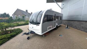 The Bailey Phoenix Black 640