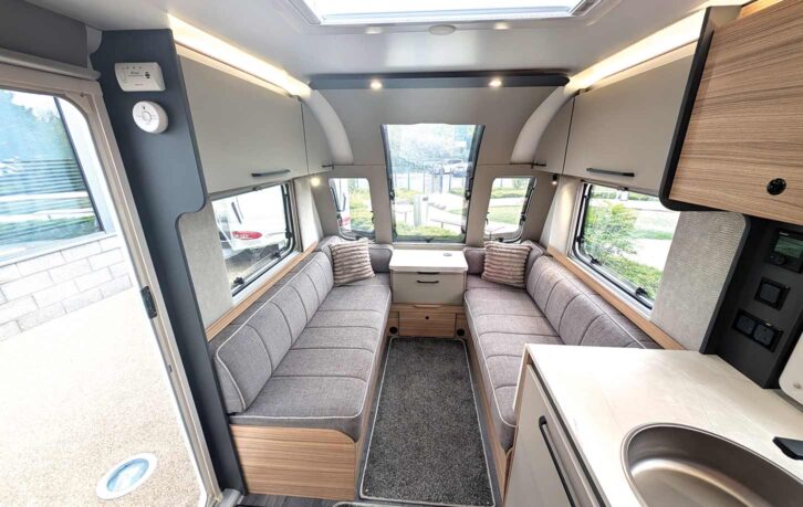 The lounge in the 640