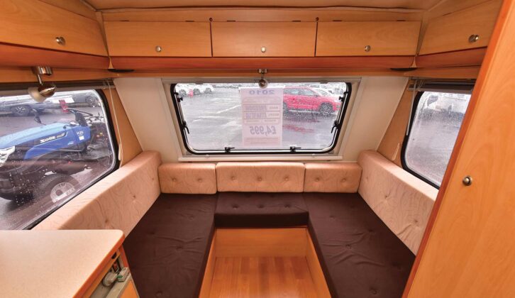 The lounge in the Jetstream