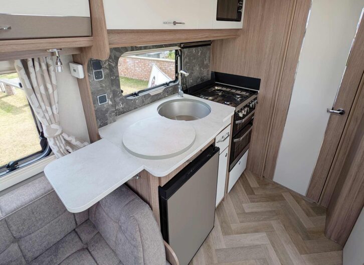 Kitchen in the VIP 545