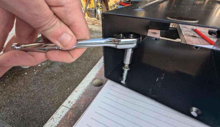 Using the ratchet to drive the screws in