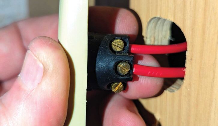 Connecting the lights to the original circuit