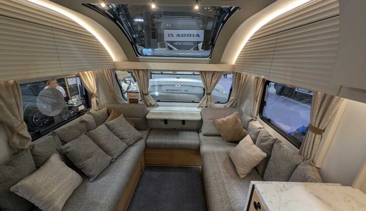 The parallel lounge in the Tiber