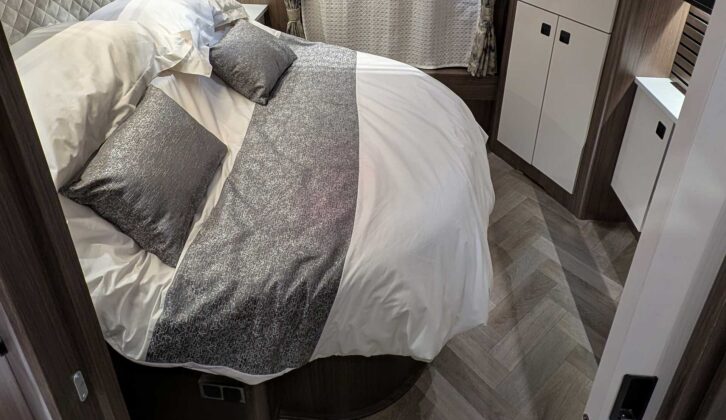 The transverse island bed in the Coachman