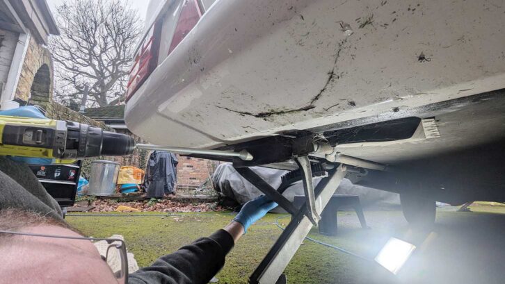 Distributing the chain wax