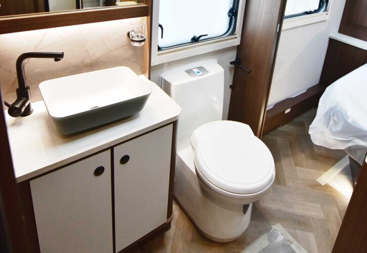 The washroom in the 845 Xtra