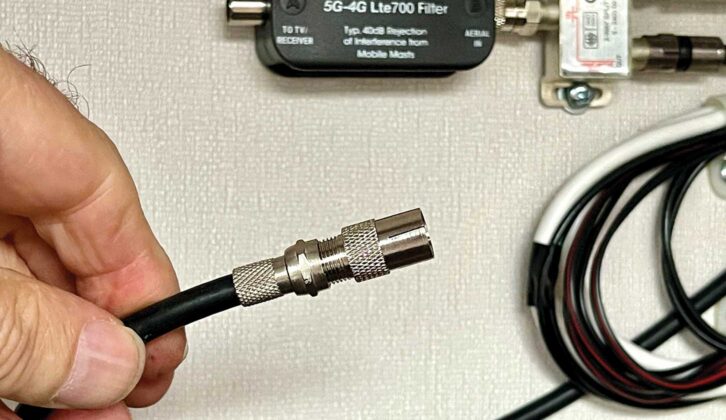 Connect the lead to the filter