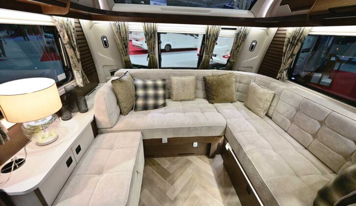 The L-shaped lounge in the Lusso IV