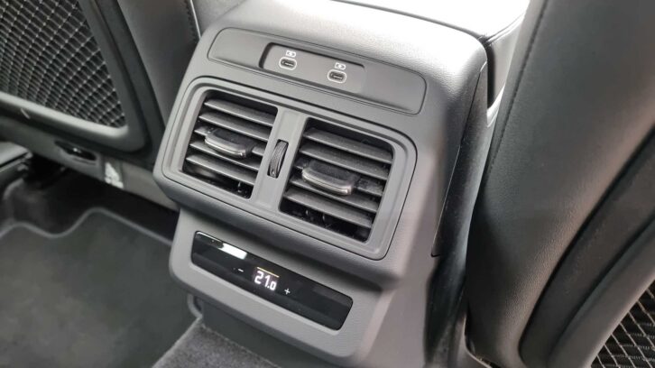 Vents and charging points in the back seats