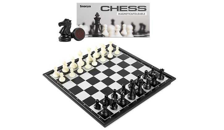 Travel chess set