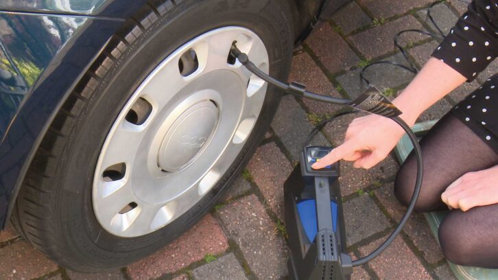 Checking the tyres