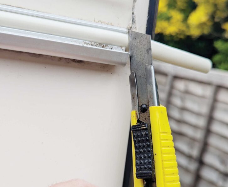 Trimming the end of the Herzim trim with a knife