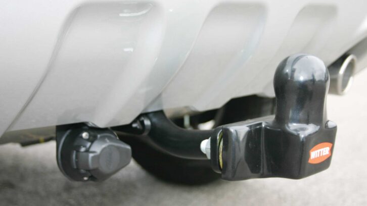 A flange towbar