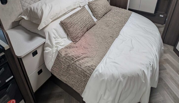The bed in the Lusso III