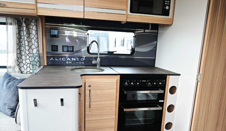 The kitchen in the Lisbon