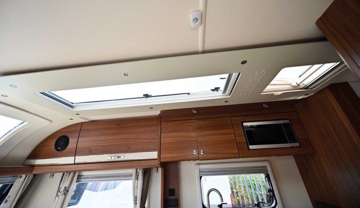 The skylight roof vent