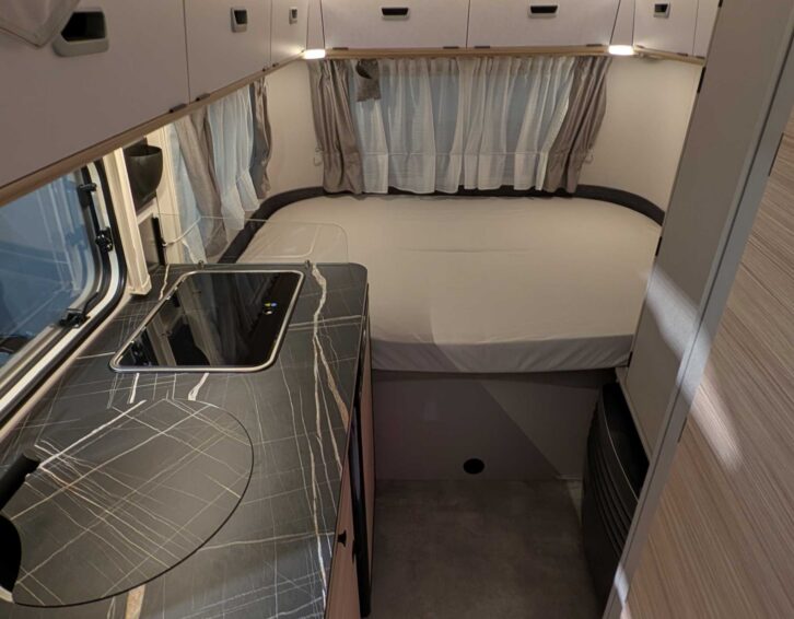 The bed in the Eriba Touring 430 Silver Edition