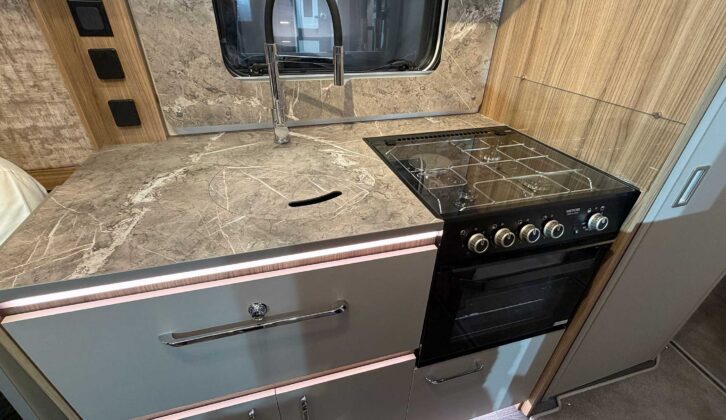 The kitchen in the Unicorn Lite Murcia