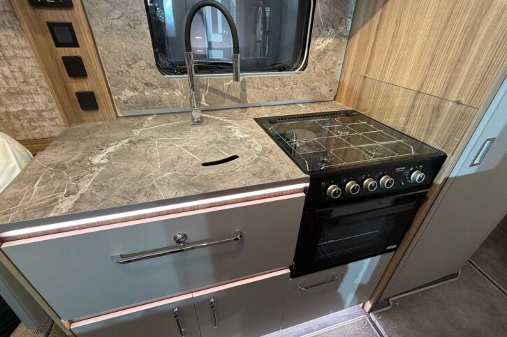 The kitchen in the Unicorn Lite Murcia