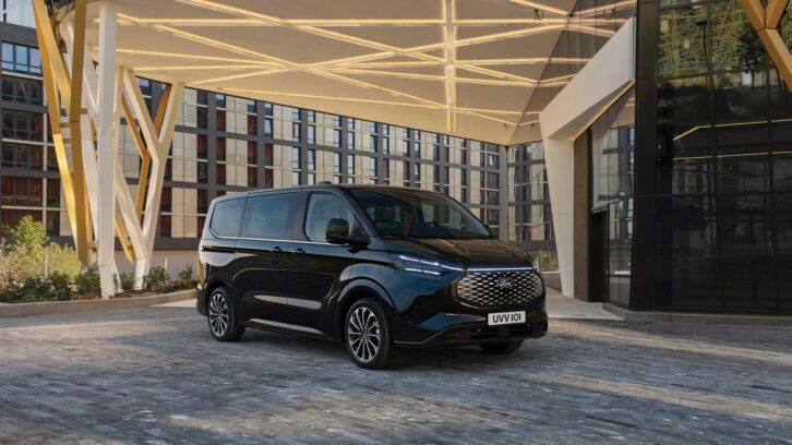 A Ford Tourneo Custom EcoBlue Titanium (H1, L2)