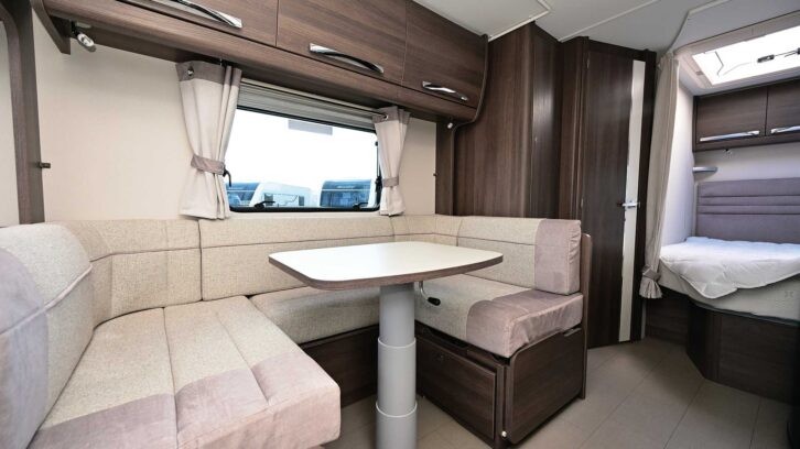 The wrap-around dinette